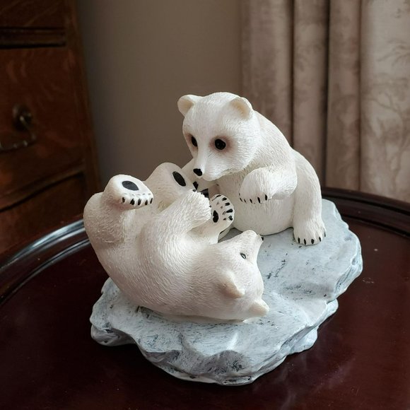 Playing Polar Bear Cubs Statue, Resin Polar Bear Figurine, Animal Winter Decor - Picture 4 of 7